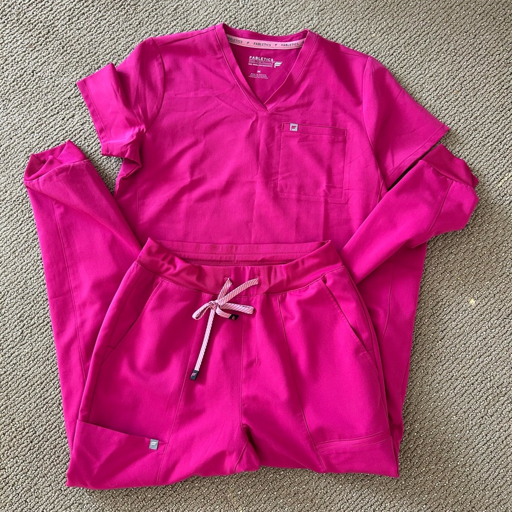 Fabletics Scrub Set